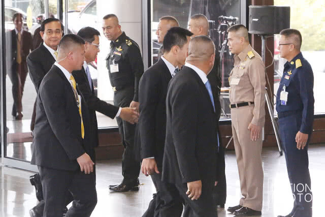 ตัวแทนพรรคการเมือง เข้าร่วมการประชุมแม่น้ำ 5 สาย