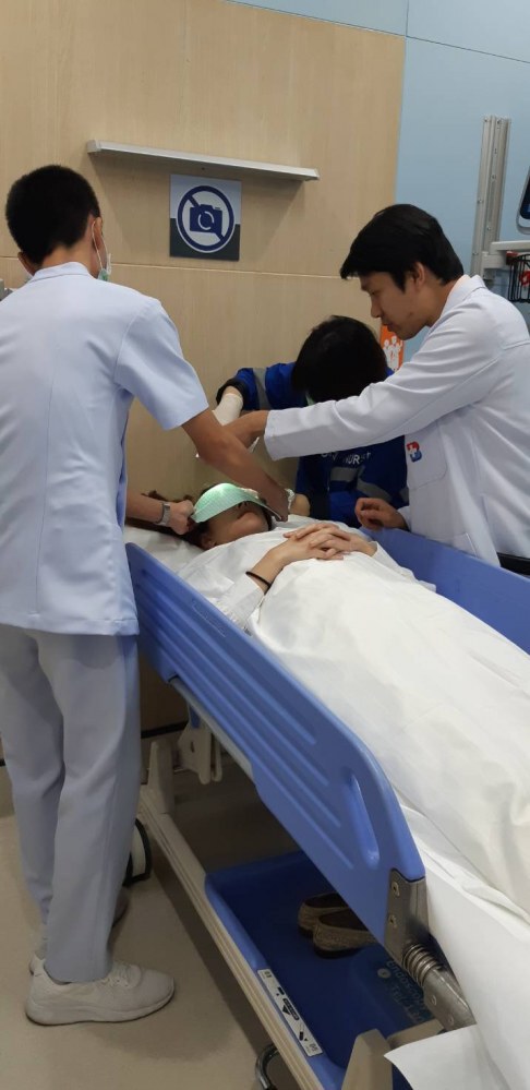 "จิ๊บ-ปกฉัตร" เข้าเอ็กซเรย์สมอง หลังวูบกลางสนามบินอุดร