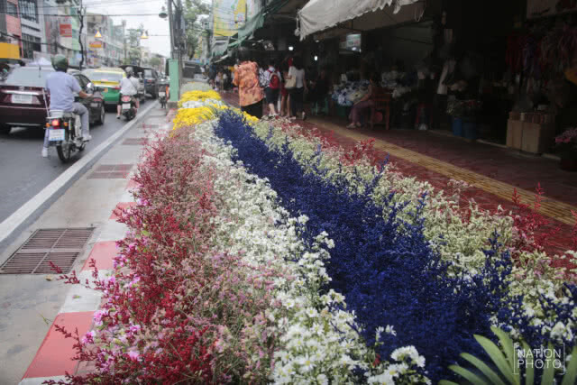 สีสันการประดับตกแต่งดอกไม้สดของชุมชนปากคลองตลาด