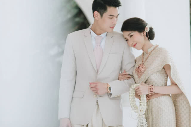 ชื่นมื่น! "กันต์" ควง "พลอย" เข้าประตูวิวาห์พร้อมจดทะเบียนสมรส