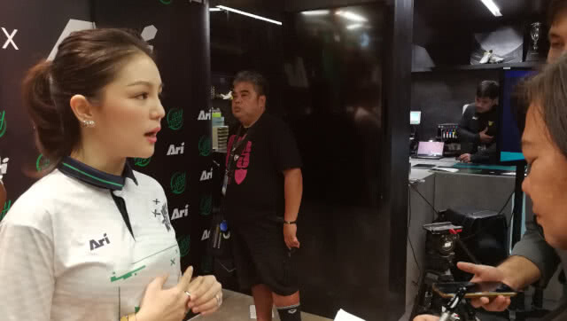 ( คลิปข่าว) "มาดามเดียร์ "...สู่สนามการเมือง