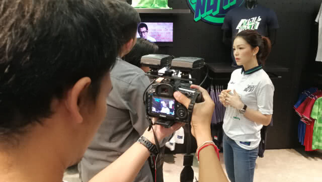 ( คลิปข่าว) "มาดามเดียร์ "...สู่สนามการเมือง