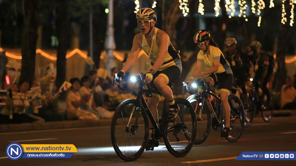 (ภาพชุด) สมเด็จพระเจ้าอยู่หัว ทรงปั่นจักรยานนำขบวนประชาชนในกิจกรรม "Bike อุ่นไอรัก 2018" (ภาพชุด) สมเด็จพระเจ้าอยู่หัว ทรงปั่นจักรยานนำขบวนประชาชนในกิจกรรม "Bike อุ่นไอรัก 2018"