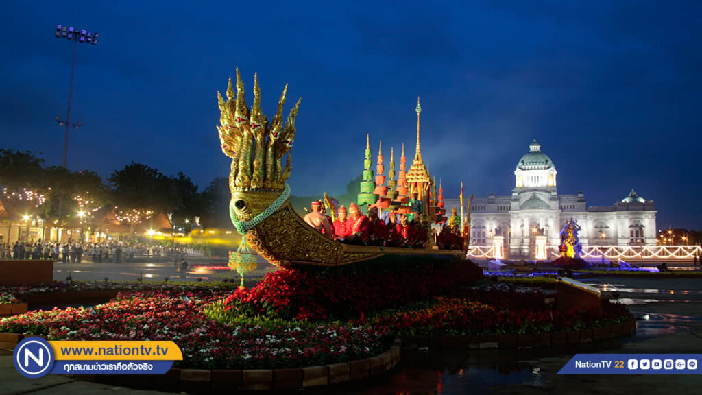 สมเด็จพระเจ้าอยู่หัว เสด็จฯเปิดงานอุ่นไอรัก ครั้งที่ 2 เวลา 15.30 น. ณ พระลานพระราชวังดุสิต