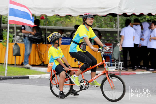 (ภาพชุด) นักปั่นชาวยะลา 7 พันคน ร่วมปั่นงาน "Bike อุ่นไอรัก"