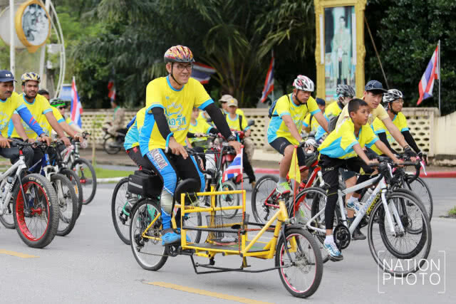 (ภาพชุด) นักปั่นชาวยะลา 7 พันคน ร่วมปั่นงาน "Bike อุ่นไอรัก"