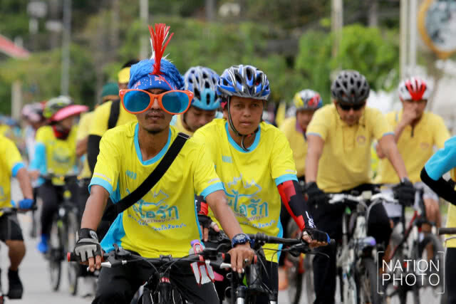 (ภาพชุด) นักปั่นชาวยะลา 7 พันคน ร่วมปั่นงาน "Bike อุ่นไอรัก"