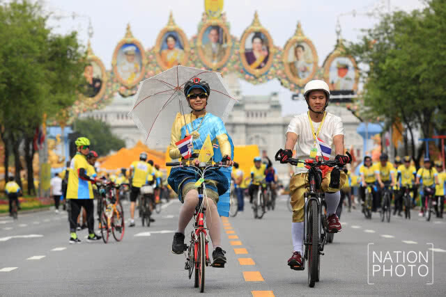 (ภาพชุด) ประชาชนเตรียมความพร้อม "BIKE อุ่นไอรัก"