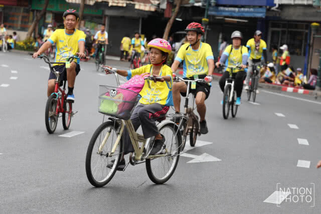 (ภาพชุด) นักปั่น พร้อม! เข้าร่วมงาน "Bike อุ่นไอรัก"