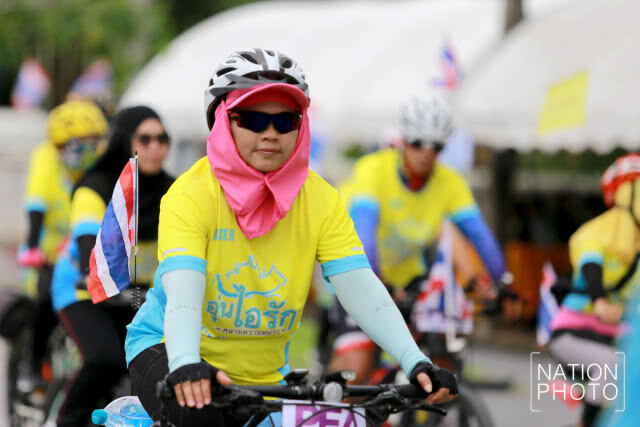 (ภาพชุด) นักปั่นชาวยะลา 7 พันคน ร่วมปั่นงาน "Bike อุ่นไอรัก"