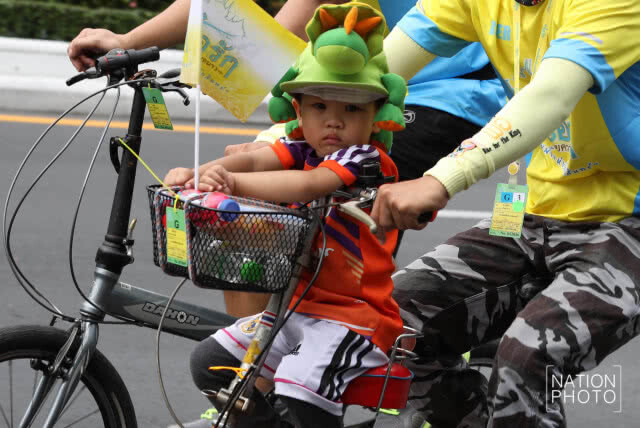 (ภาพชุด) นักปั่น พร้อม! เข้าร่วมงาน "Bike อุ่นไอรัก"