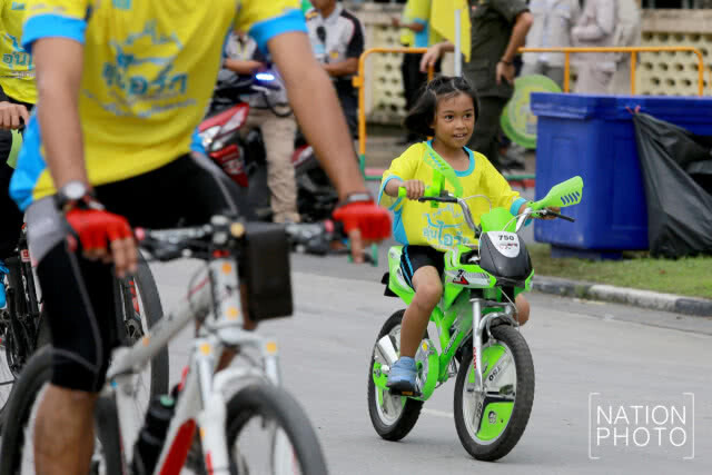 (ภาพชุด) นักปั่นชาวยะลา 7 พันคน ร่วมปั่นงาน "Bike อุ่นไอรัก"