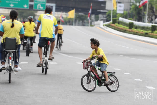 (ภาพชุด) นักปั่น พร้อม! เข้าร่วมงาน "Bike อุ่นไอรัก"