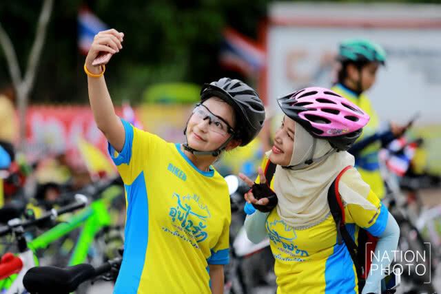 (ภาพชุด) นักปั่นชาวยะลา 7 พันคน ร่วมปั่นงาน "Bike อุ่นไอรัก"