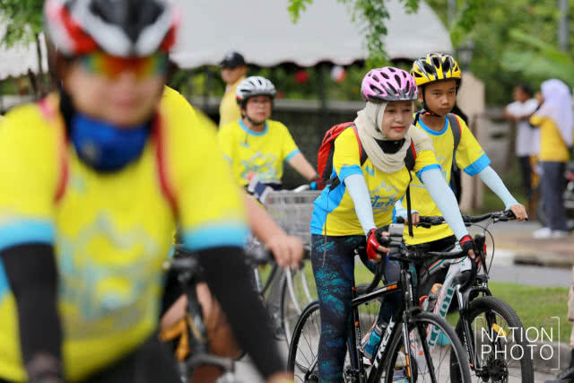 (ภาพชุด) นักปั่นชาวยะลา 7 พันคน ร่วมปั่นงาน "Bike อุ่นไอรัก"