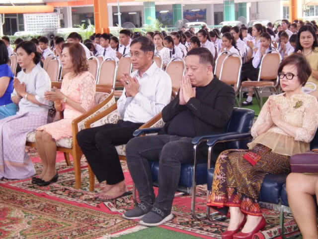 เพราะการศึกษาเป็นสิ่งที่สำคัญที่สุด