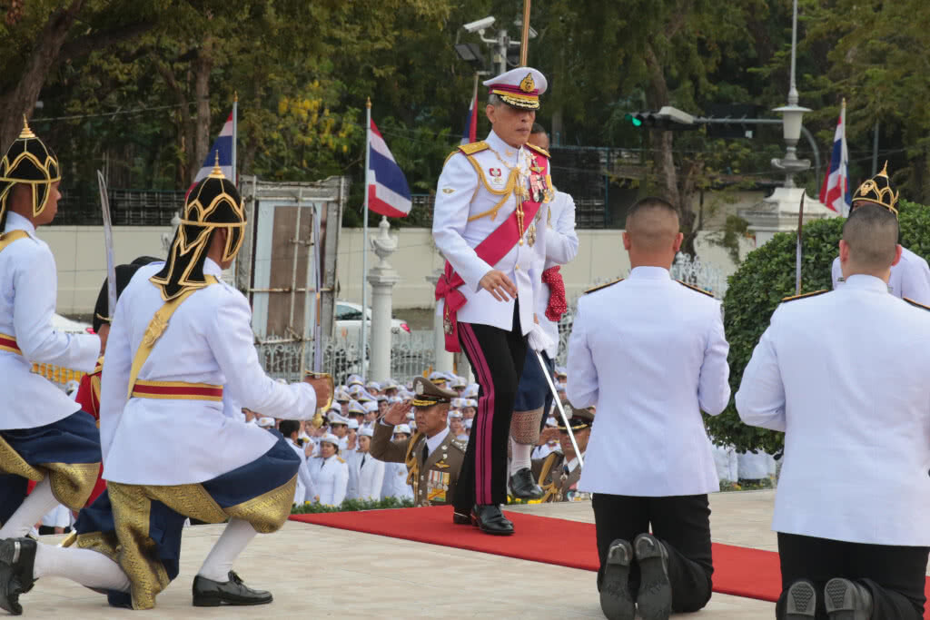สมเด็จพระเจ้าอยู่หัว ทรงประกอบพระราชพิธีฉลองวันรัฐธรรมนูญแห่งราชอาณาจักรไทย สมเด็จพระเจ้าอยู่หัว ทรงประกอบพระราชพิธีฉลองวันรัฐธรรมนูญแห่งราชอาณาจักรไทย