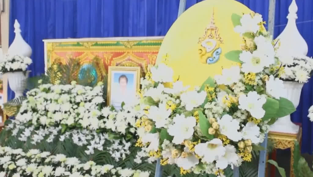 ในหลวงรัชกาลที่ 10 พระราชทานพวงมาลา ให้ผู้ปั่นจักรยาน วูบเสียชีวิต