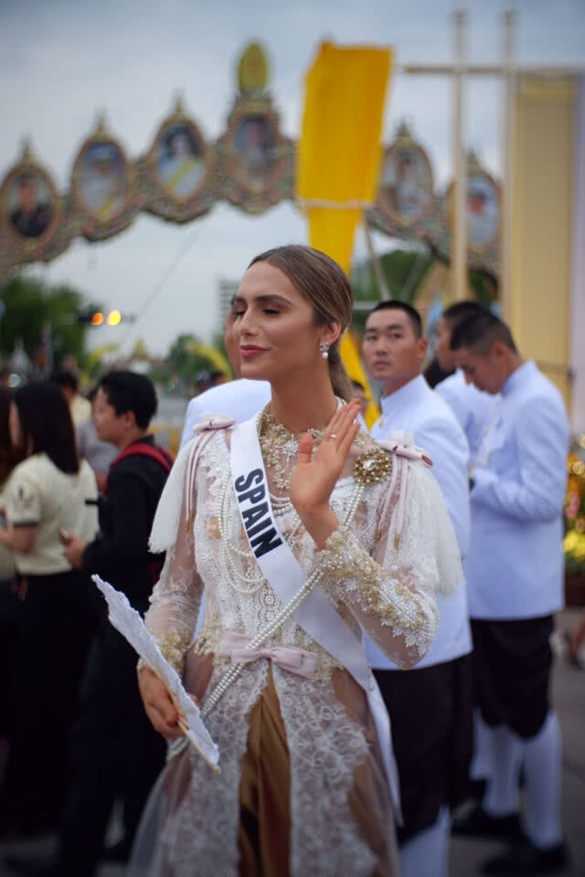 นางงามมิสยูนิเวิร์ส 2018 ทั่วโลก สวมชุดไทยร่วมงานอุ่นไอรัก