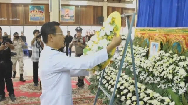 ในหลวงรัชกาลที่ 10 พระราชทานพวงมาลา ให้ผู้ปั่นจักรยาน วูบเสียชีวิต