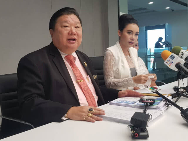 (มีคลิป) "เอ็มมี่ แม็กซิม" สุดกลั้น หลั่งน้ำตาลั่นไม่เคยโกงใคร!!! เเจงปมโกงเงินแชร์ 28 ล้าน