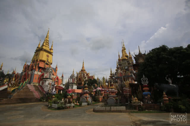 ศุกร์ (สุข) ละวัด : วัดห้วยทรายขาว ศิลปะปูนปั้น เชียงราย