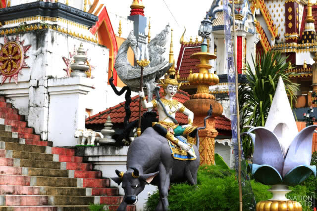 ศุกร์ (สุข) ละวัด : วัดห้วยทรายขาว ศิลปะปูนปั้น เชียงราย