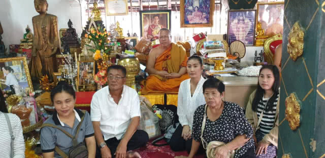 สาวใหญ่ถูกหวย30ล้าน แก้บนมาลัยแสนพวง