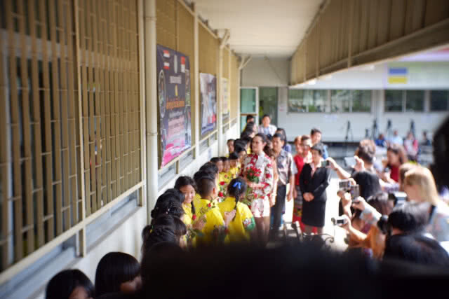 "ปุ๋ย ภรณ์ทิพย์"เยือนไทย บริจาคทุนการศึกษา 1.3 ล้าน