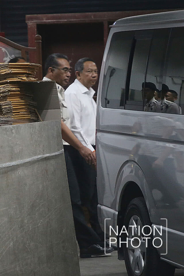 นำตัว "ธาริต" ไปเรือนจำ หลังศาลฎีกา ตัดสินคุก 1 ปี ไม่รอลงอาญา