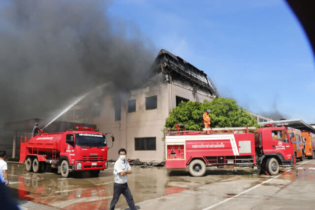 ไฟไหม้ รง.ผลิตชิ้นส่วนไฟตารถยนต์เสียหายกว่า 400 ล้านบาท
