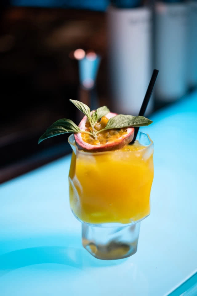 มาสัมผัส ประสบการณ์ ค็อกเทลบาร์ที่สูงสุด @lebua No.3