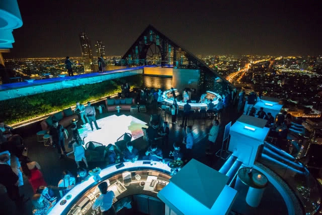 มาสัมผัส ประสบการณ์ ค็อกเทลบาร์ที่สูงสุด @lebua No.3