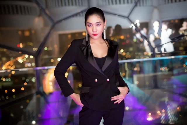 มาสัมผัส ประสบการณ์ ค็อกเทลบาร์ที่สูงสุด @lebua No.3