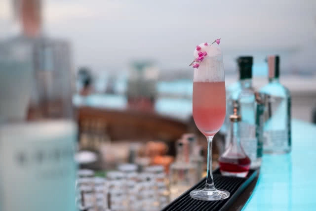 มาสัมผัส ประสบการณ์ ค็อกเทลบาร์ที่สูงสุด @lebua No.3