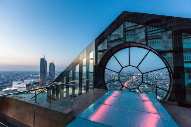 มาสัมผัส ประสบการณ์ ค็อกเทลบาร์ที่สูงสุด @lebua No.3