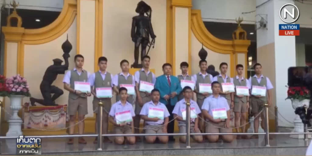 (คลิปข่าว) มอบประกาศนียบัตร 13 ฮีโร่ช่วยหนุ่มจีนคิดสั้น