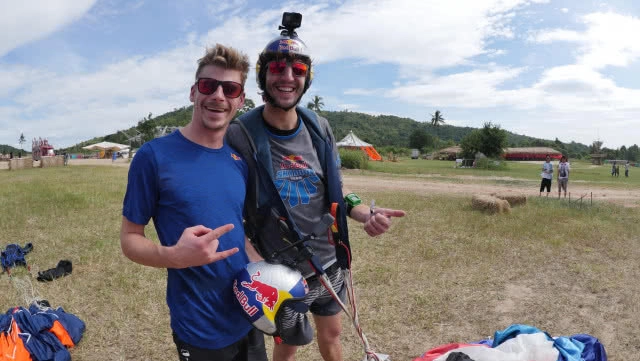 "ยูโรเปี้ยน เรดบูล" จัดเต็มปล่อยอะดรีนาลีนให้ พลุ่งพล่านผ่านกีฬาสุดผาดโผนเหินเวหาไปกับสกายไดฟ์