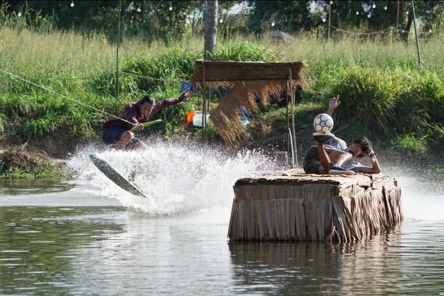 "ยูโรเปี้ยน เรดบูล" จัดเต็มปล่อยอะดรีนาลีนให้ พลุ่งพล่านผ่านกีฬาสุดผาดโผนเหินเวหาไปกับสกายไดฟ์