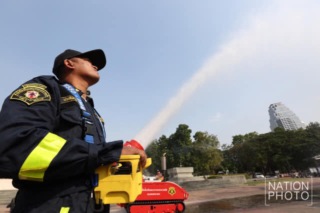 กรุงเทพมหานครร่วมฉีดละอองน้ำลดปริมาณฝุ่นละอองในพื้นที่วิกฤต