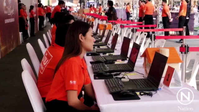 คนแน่น!  แห่จองสิทธิ์สินเชื่อโครงการบ้านล้านหลังกับ ธอส.