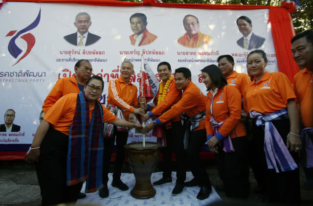 "สุวัจน์" นำทัพ "ชพน." ลงพื้นที่ จ.สกลนคร