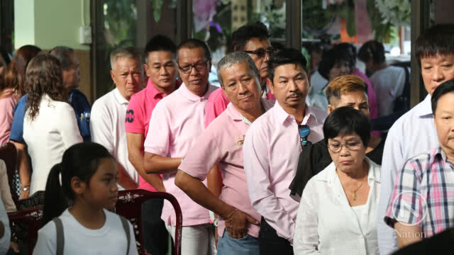 (ภาพชุด) คนบันเทิงร่วมอาลัย "พ่อดม ชวนชื่น"
