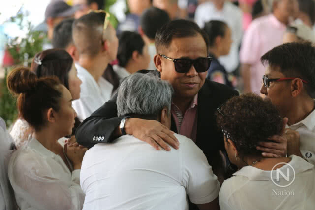 (ภาพชุด) คนบันเทิงร่วมอาลัย "พ่อดม ชวนชื่น"