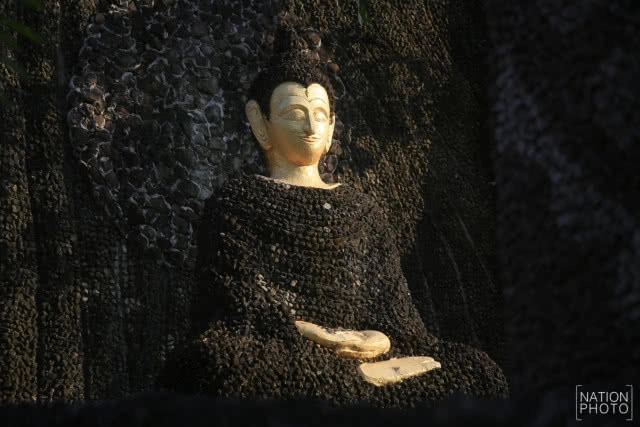 ศุกร์ (สุข) ละวัด : เจดีย์หินพันล้านก้อน