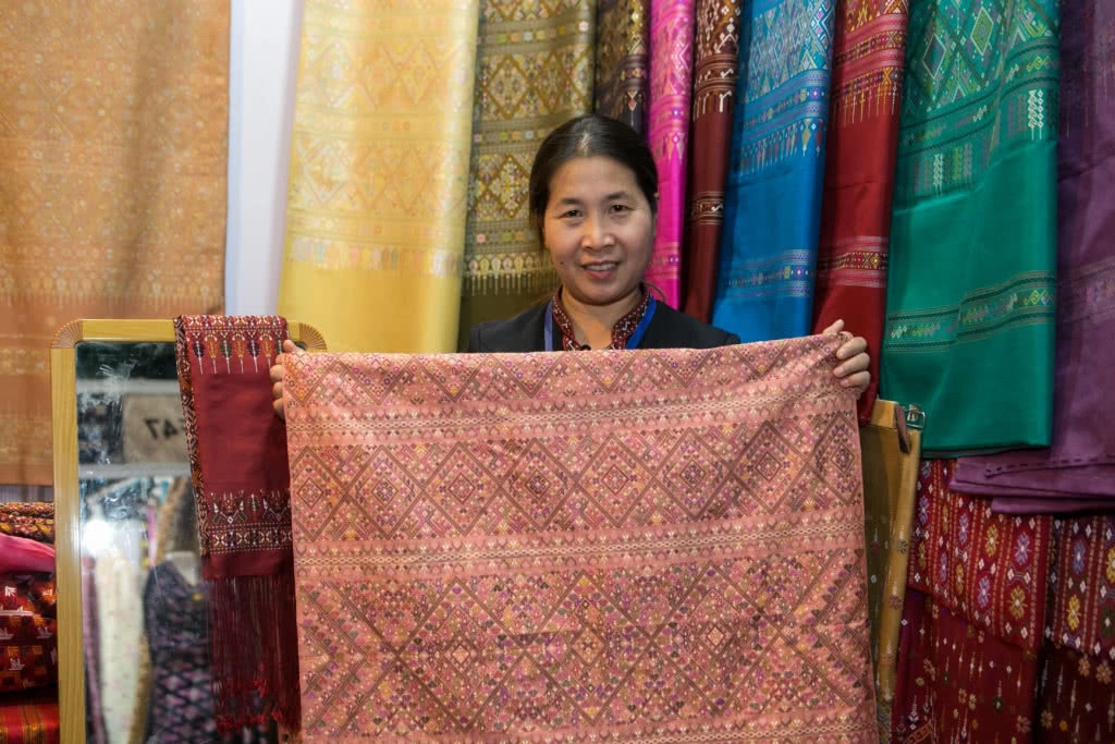 "ผ้าไหมแพรวา"... เอกลักษณ์แห่ง" ภูไท"