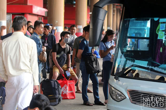 ภาพชุด : บรรยากาศการเดินทางกลับภูมิลำเนาของ ปชช. ที่ขนส่งหมอชิต