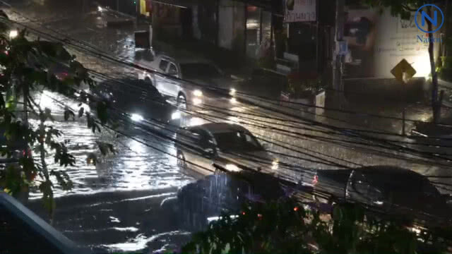 ฝนตกหนักทั่วกรุงฯถนนหลายจุดน้ำท่วมขัง