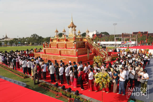 ปชช.สักการะพระบรมสารีริกธาตุและพระพุทธรูปสำคัญจาก13 ประเทศ เพื่อความเป็นสิริมงคล