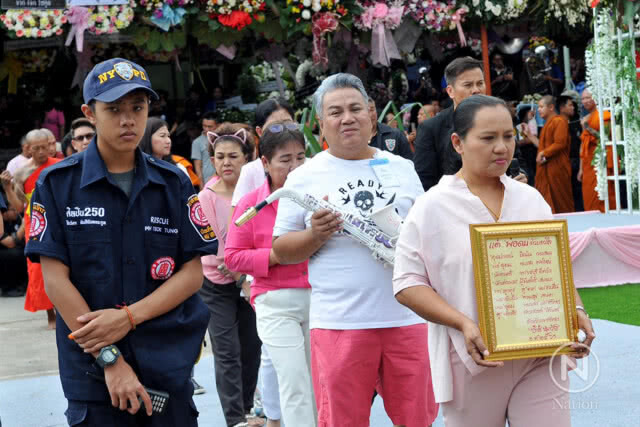 (ภาพชุด) คนบันเทิงพร้อมใจ ส่ง "พ่อดม ชวนชื่น" สู่สวรรค์